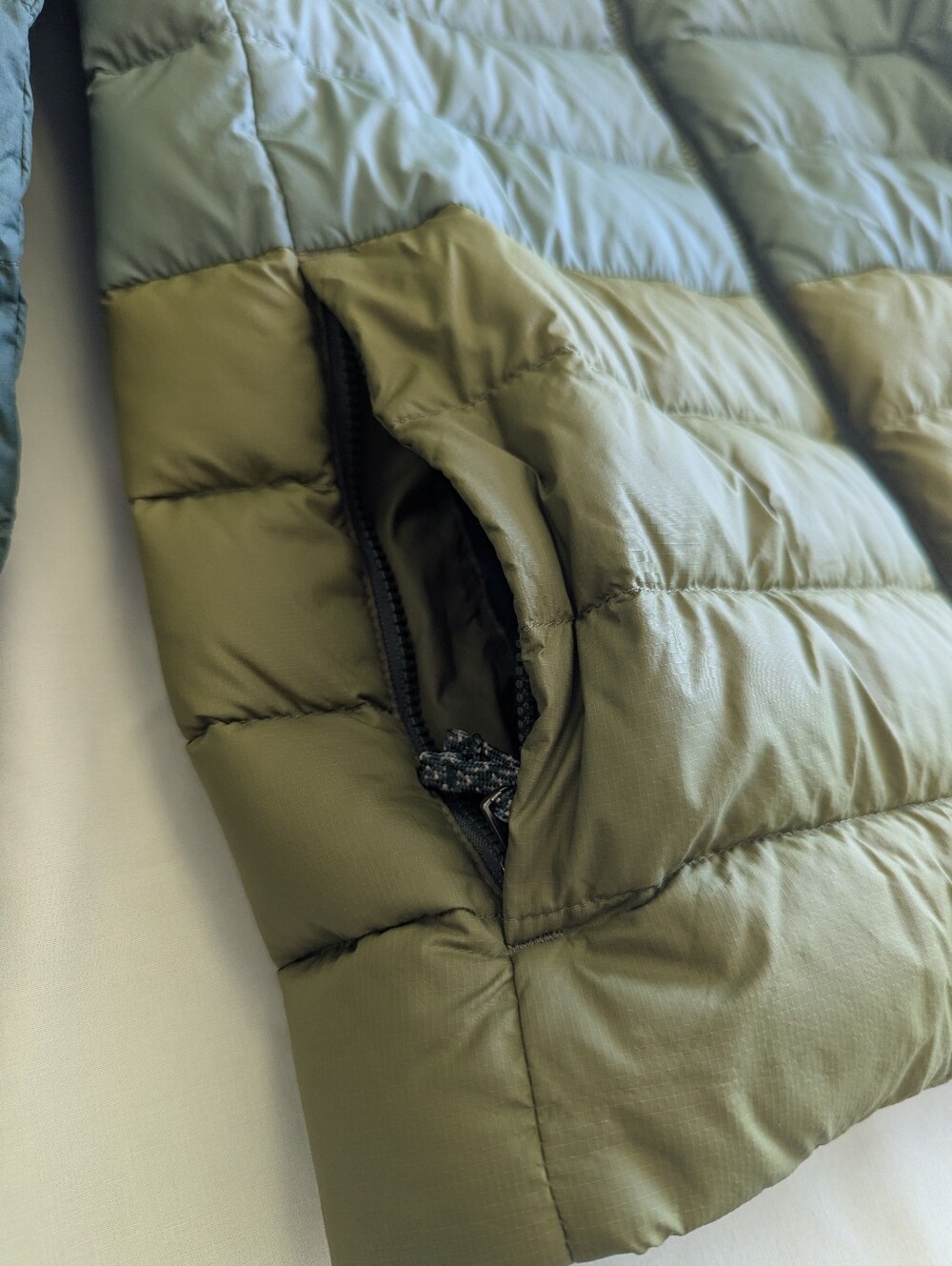 Patagonia Kid's Down Sweater Puffer Jacket - Picture 6 of 9